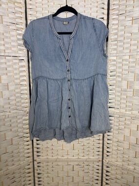 Paper Crane Light denim Chambray Button-Front Peplum Blouse